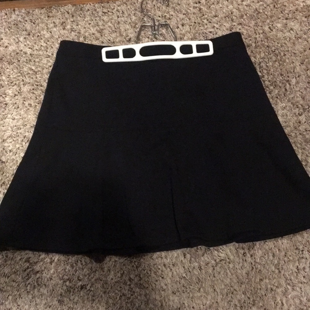 Banana Republic Black flow skirt-new